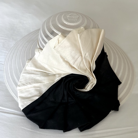 Nicole & Co Derby Hat with silk accents - Picture 1 of 7